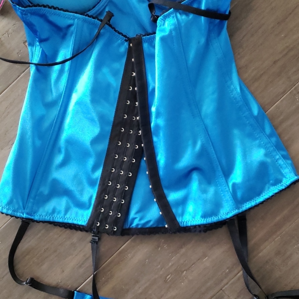 Intimates - Picture 3 of 6